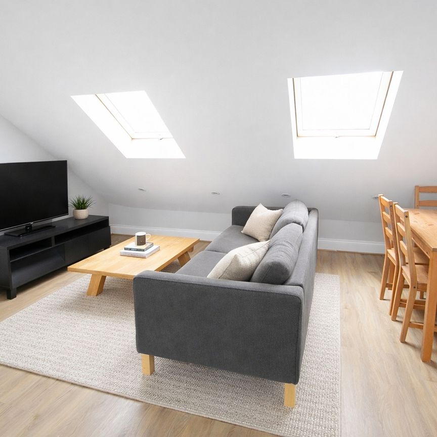 3 Bed Flat, Geraldine Road, SW18 - Photo 1