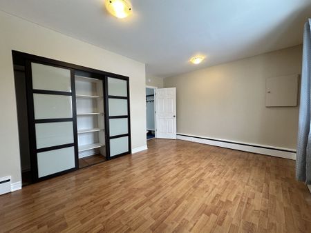 For Lease - 294 JOFFRE-BELANGER Way, Vanier and Kingsview Park, Ontario - Photo 2