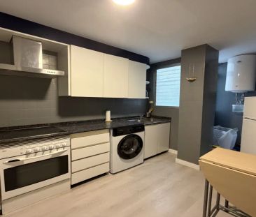 Double bed in Room in a shared 5-bedroom apartment for rent in Aior... - Photo 2