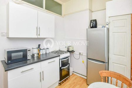 1 bedroom in a house share to rent - Photo 3