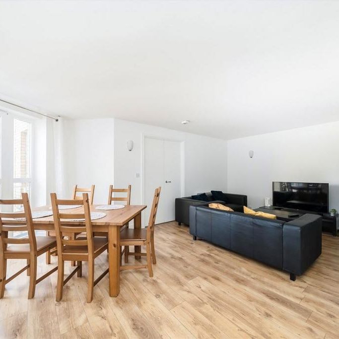 2 bedroom flat to rent - Photo 1