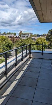 2-bed + 2-bath Air Conditioned PENTHOUSE suite! - Photo 1