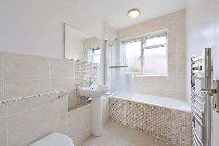 2 bedroom flat to rent - Photo 3