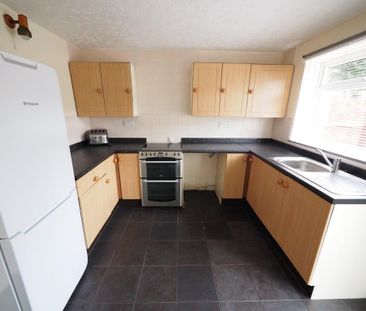 2 bedroom semi-detached house to rent - Photo 6