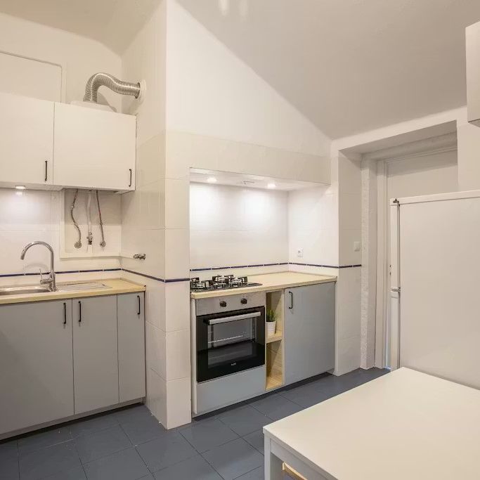 Calçada do Marquês de Abrantes, Lisbon, Lisbon 1200-163 - Photo 1