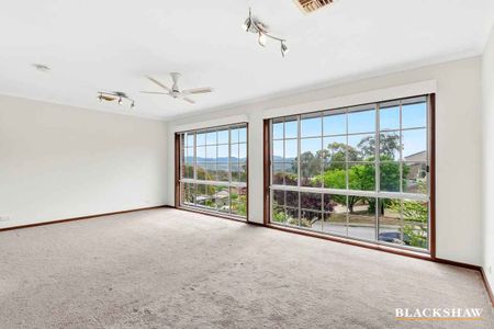 Spacious living with Solar - Photo 2