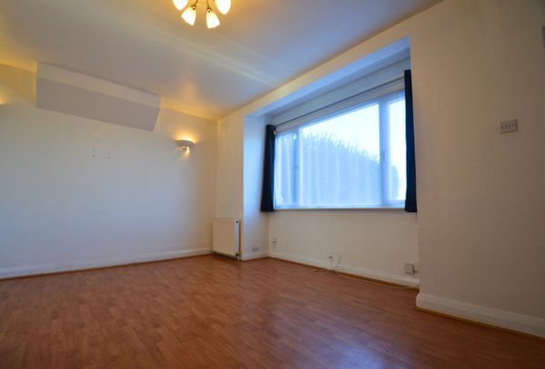 3 bedroom Semi-detached house to rent - Photo 1