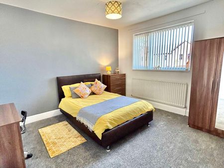 Bristol Road Room 5 - Photo 5