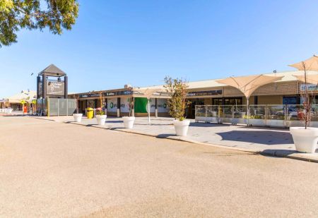 2 / 5 Primula Close, MURDOCH WA 6150 - Photo 2