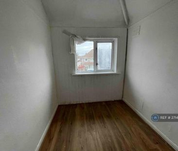 4 bedroom semi-detached house to rent - Photo 3