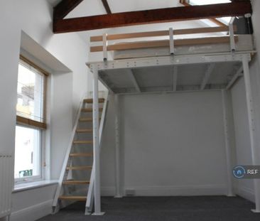 Studio to rent - Photo 2