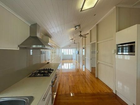 Contemporary 2 Bedroom Home Railway Estate Location - Photo 4