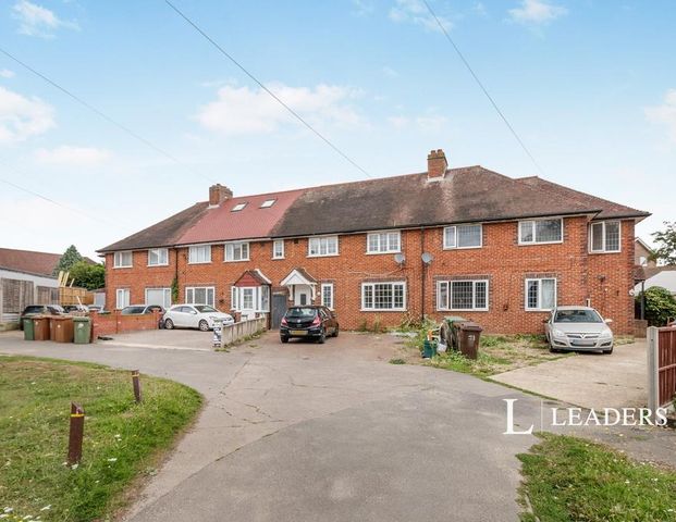 4 bedroom semi-detached house to rent - Photo 1