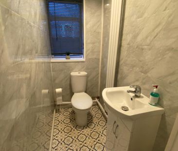 1 bedroom in a house share to rent - Photo 5