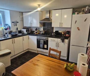 5 Bed - 11 Ashville Grove, Burley, Leeds - LS6 1LY - Student - Photo 3