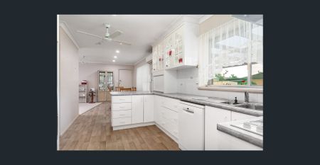 Comfortable Home Awaits - Photo 5