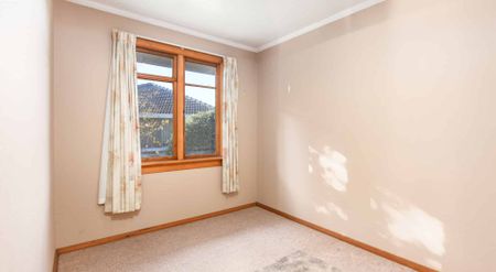 Three Bedroom Home - Pet Friendly - Photo 3