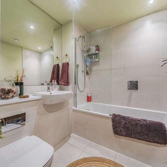 Corsican Square, Bow, E3 - Photo 1