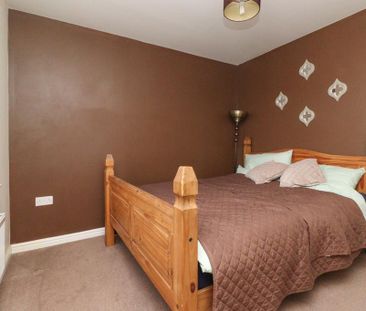 3 bedroom end of terrace house to rent - Photo 3