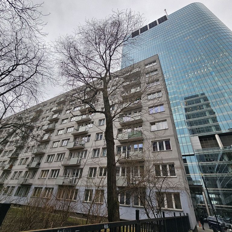 Przy samym metrze ONZ - Photo 1