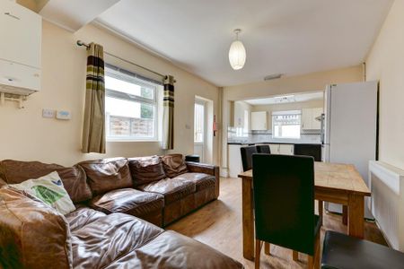 8 bedroom house to rent - Photo 2