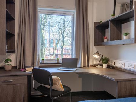 1 bedroom in a flat share to rent - Photo 3