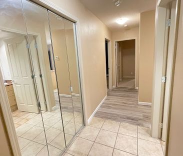 Exquisite 2 bedroom 2 bath condo located in downtown West! - Photo 5