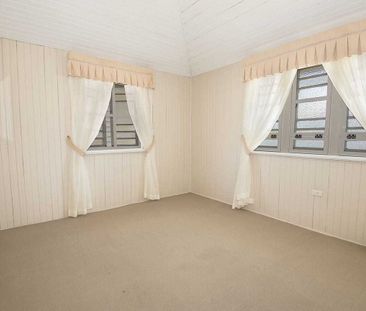 Quiet Two Bedroom with Yard Near the CBD - Photo 3