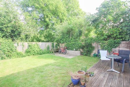 3 bedroom semi-detached house to rent - Photo 3