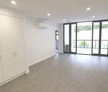 LIFESTYLE & CONVENIENCE IN HEART OF TOOWONG - SO CLOSE TO ALL, YET ... - Photo 1