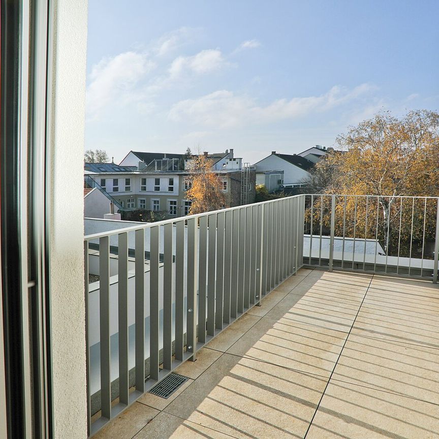 LEOPOLD XXI – Lichtdurchflutete 3-Zimmer-Dachgeschosswohnung mit 2 Balkonen! - Photo 1