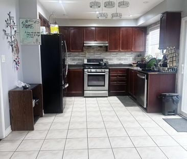 For Lease - 33 Triple Crown Drive, Brampton, Ontario - Photo 6