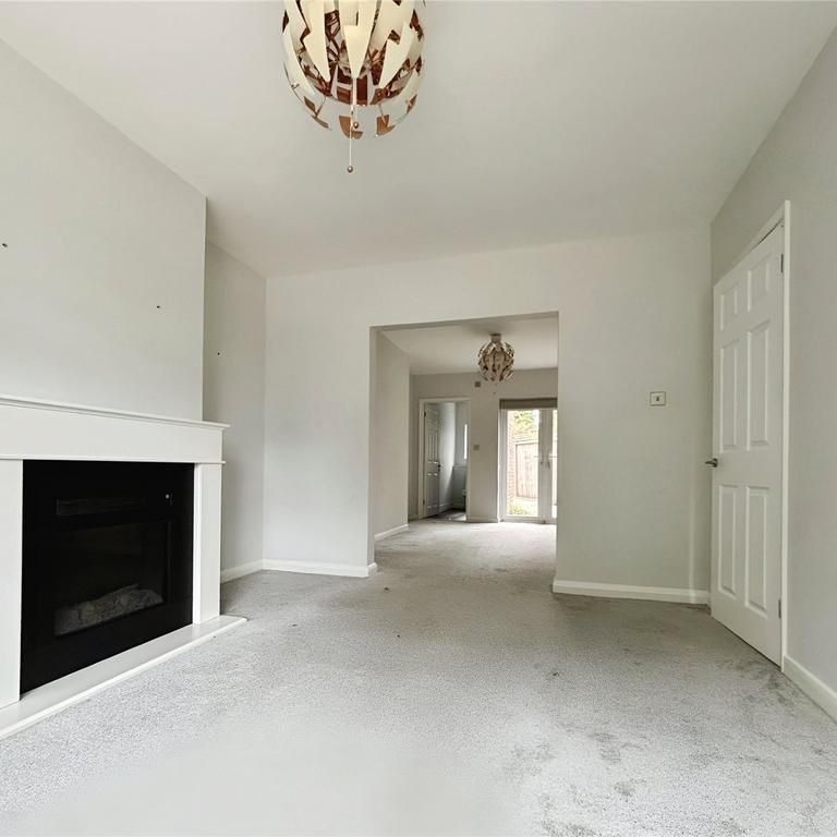 4 bedroom semi-detached house to rent - Photo 1