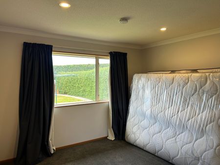 Large Family Home - Photo 5