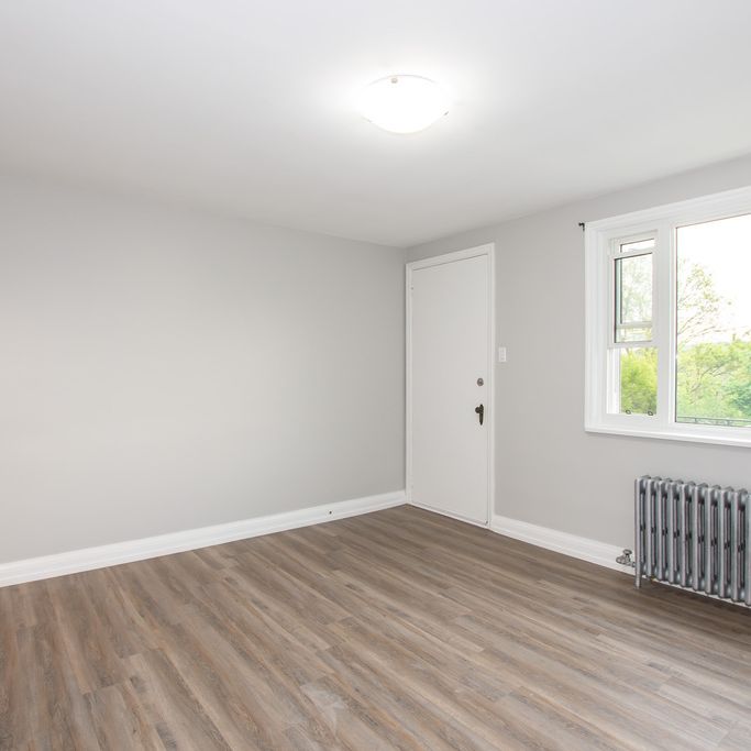 Spacious 2-Bedroom Apartment with Balcony, Laundry, and Parking! - Photo 1