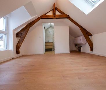 Appartement type 2 duplex entièrement rénové - Photo 2