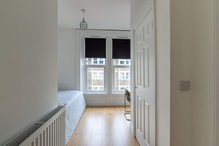 3 bedroom flat to rent - Photo 3