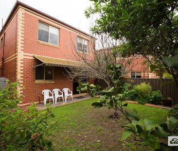 Fully Furnished Inner City Townhouse - Photo 2