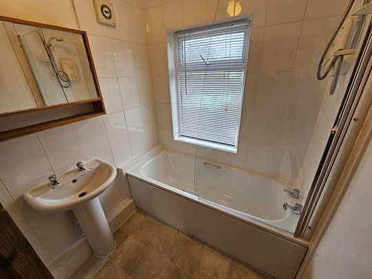 3 Bed - 31 Wilton Grove, Leeds - LS6 4ES - Student - Photo 1