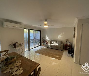 PET FRIENDLY, RENOVATED, Fully furnished townhouse with perfect blend of position, space, style and comfort - Photo 6