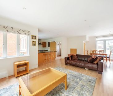 4 bedroom semi-detached house to rent - Photo 2