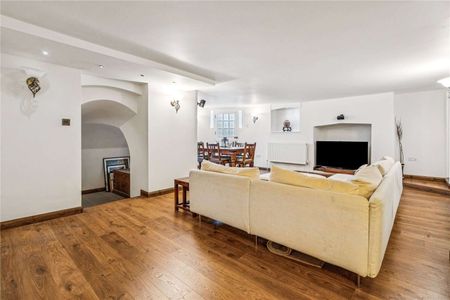 Spacious two bedroom apartment in the centre of Richmond - Photo 2