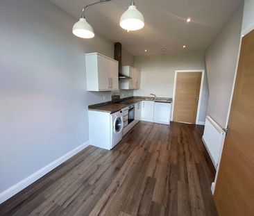 2 bedroom mews to rent - Photo 1