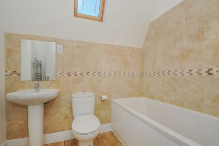 3 bedroom end of terrace house to rent - Photo 4