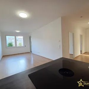 TOP-GELEGENHEIT! | NEUWERTIGE 3-ZIMMER-WOHNUNG | GROSSZÜGIGER BALKON | EWE-DESIGNKÜCHE | NAHE U1 KAGRANER PLATZ - Photo 1