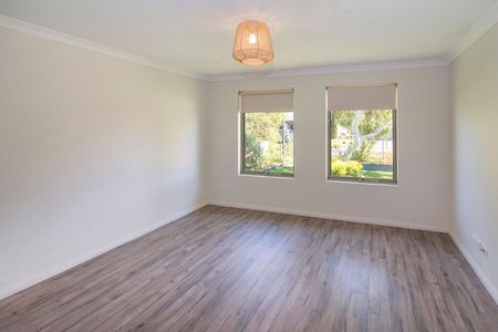 Family Home in Brookfield Estate - Photo 5