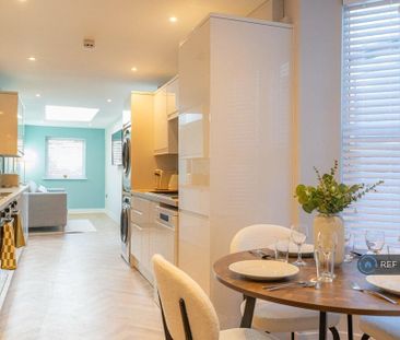 1 bedroom in a house share to rent - Photo 4