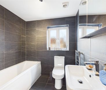 3 bedroom House in Southern Way, Farnborough - Photo 6