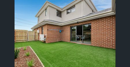 Room with Private Bathroom for Rent | Great Environment · Prime Location · Excellent Value! - Photo 3