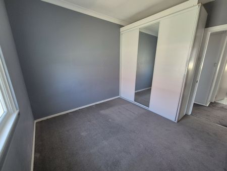 Neat and Tidy 3 Bedroom Home!!! - Photo 2